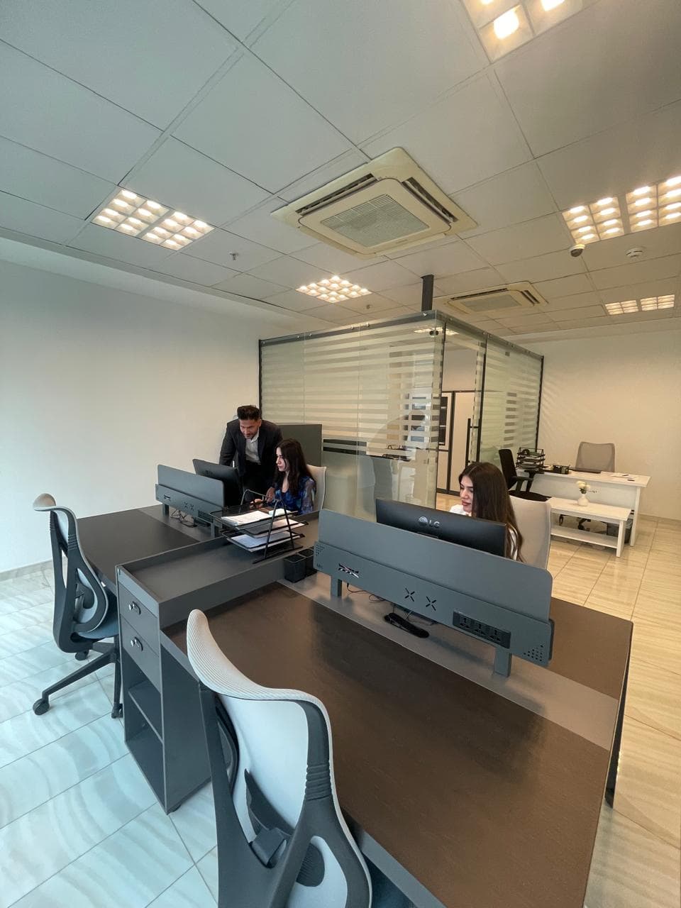 مكتب UBC - 4
